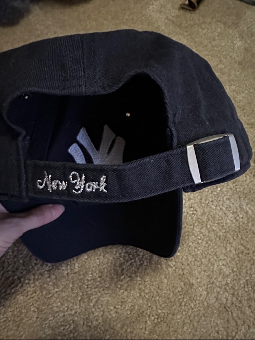 ‘47 Brand New York Yankees Black Cap with Sequin Logo - Picture 3 of 3